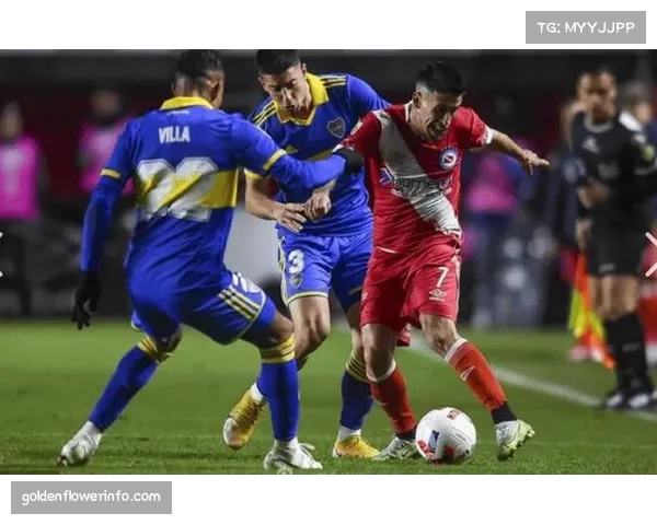 欧足联裁判委员会会议重申,将严格判罚禁区内定位球攻防中的拉扯动作 欧足联裁判委员会会议重申,将严格判罚禁区内定位球攻防中的拉扯动作